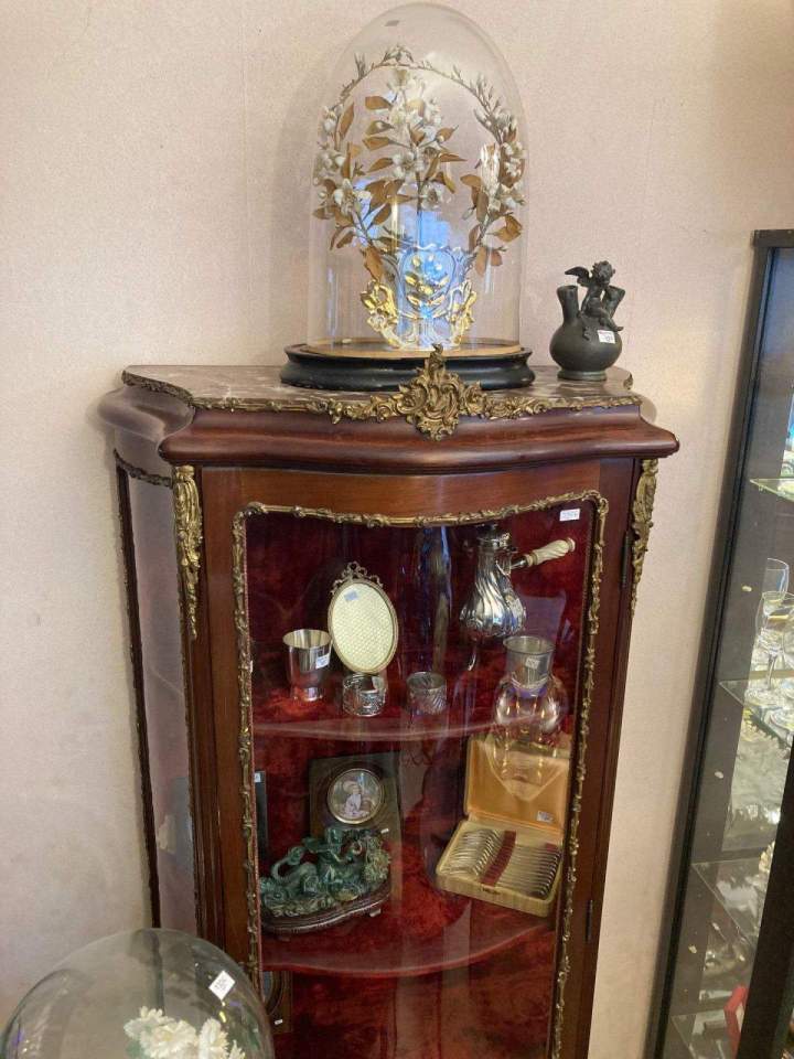 Vitrine d'antiquaire Conflans-Sainte-Honorine